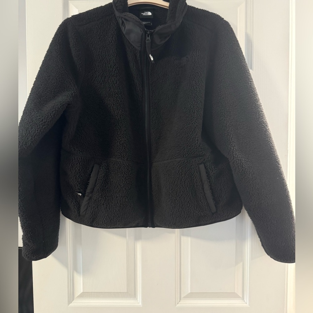 Women’s black north face
